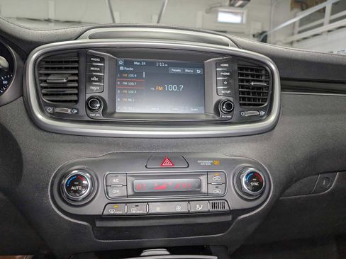 Used 2019 Kia Sorento LX image 31