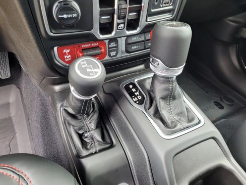 New 2025 Jeep Gladiator Rubicon w/ Convenience Group image 17