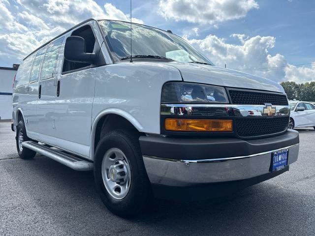 Used 2025 Chevrolet Express 2500 w/ Driver Convenience Package RWD image 3