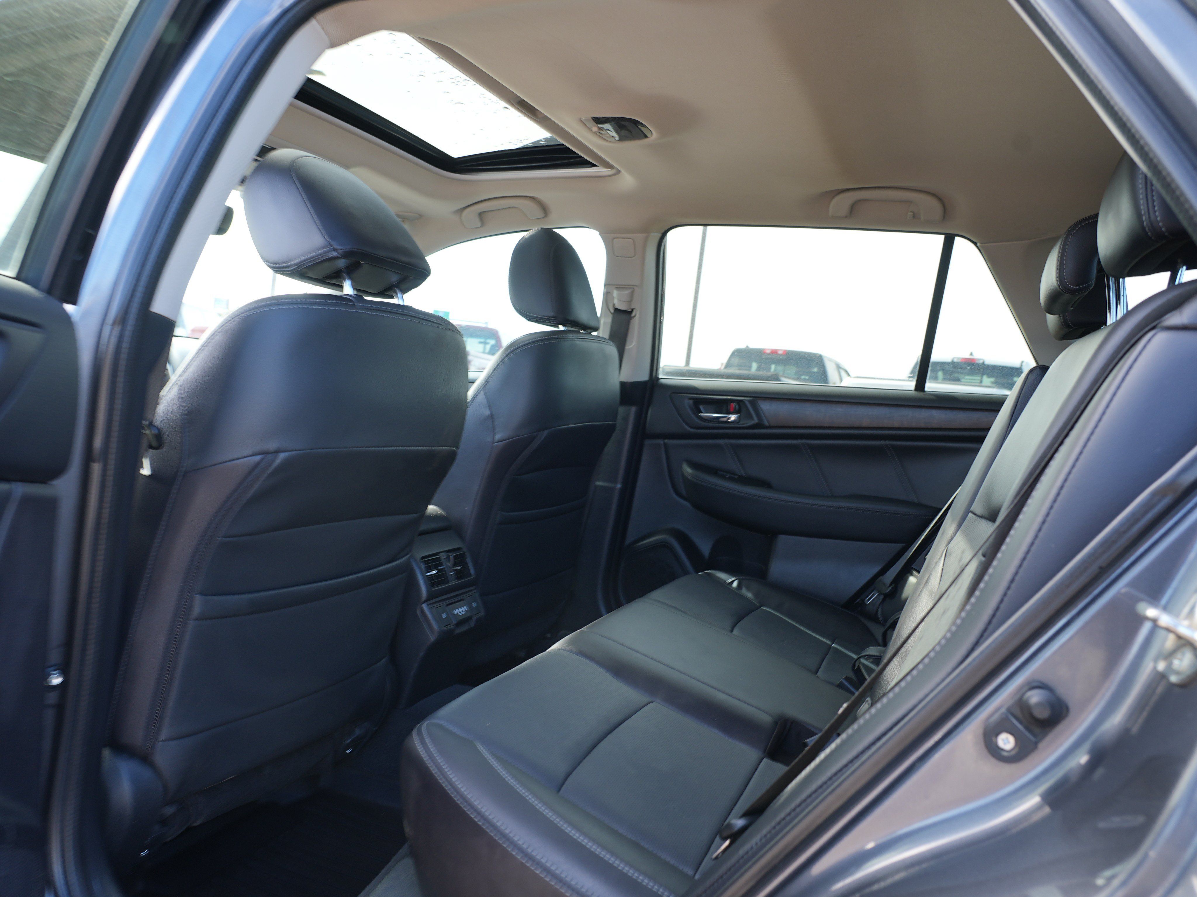 Used 2018 Subaru Outback 3.6R Limited AWD/4WD image 19