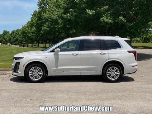 Used 2024 Cadillac XT6 Luxury w/ LPO, Floor Liner Package FWD image 4