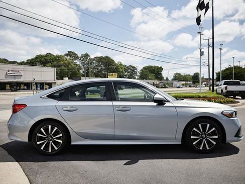 Used 2023 Honda Civic EX image 11