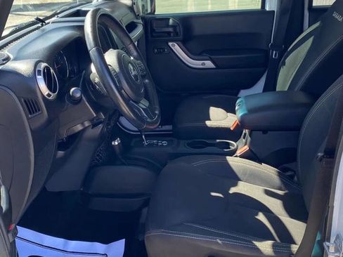 Used 2017 Jeep Wrangler Unlimited Sahara w/ Connectivity Group image 10