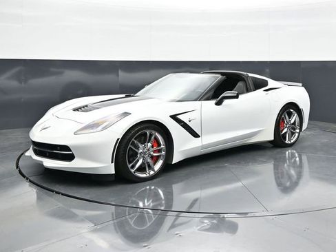 Used 2017 Chevrolet Corvette Stingray Coupe RWD image 3