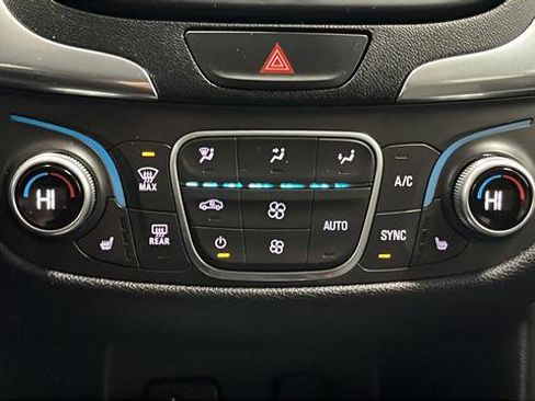 Used 2018 Chevrolet Equinox LT image 17