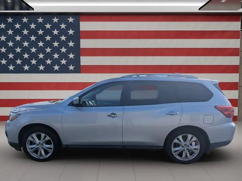 Used 2018 Nissan Pathfinder SL w/ SL Premium Package AWD/4WD image 3