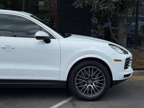 Used 2022 Porsche Cayenne AWD/4WD image 23