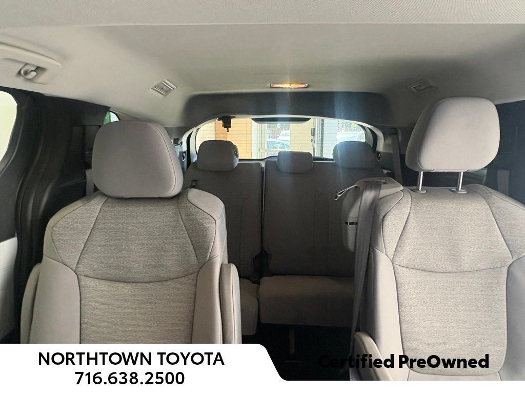 Used 2025 Toyota Sienna LE w/ LE Plus Package AWD/4WD image 13