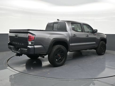 Used 2017 Toyota Tacoma TRD Sport w/ Tow Package RWD image 5