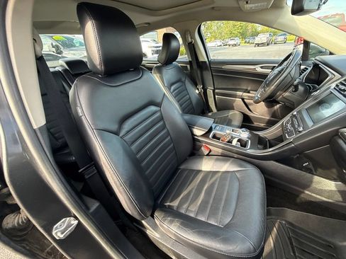 Used 2018 Ford Fusion SE w/ Fusion SE Technology Package FWD image 22