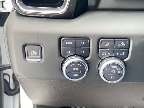 Used 2024 GMC Sierra 2500 Denali w/ Denali Reserve Package AWD/4WD image 18