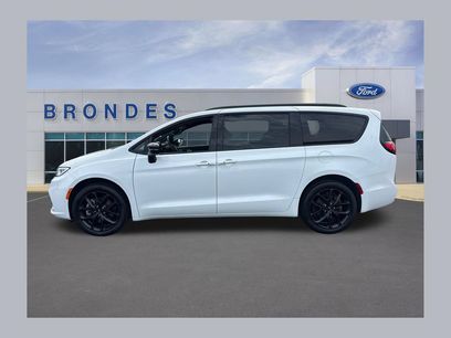 Used 2024 Chrysler Pacifica Touring-L w/ S Appearance Package
