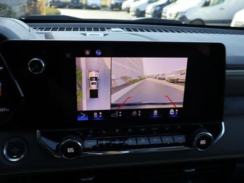 Used 2024 Chevrolet Colorado ZR2 w/ ZR2 Convenience Package III image 25