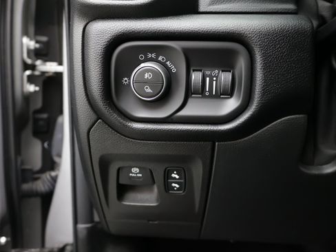 Used 2019 RAM 1500 Laramie RWD image 22