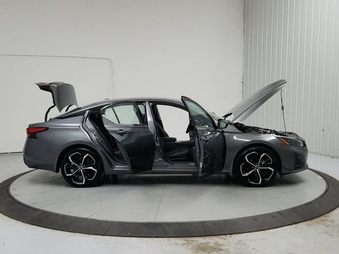 Used 2025 Nissan Altima 2.5 SR FWD image 16