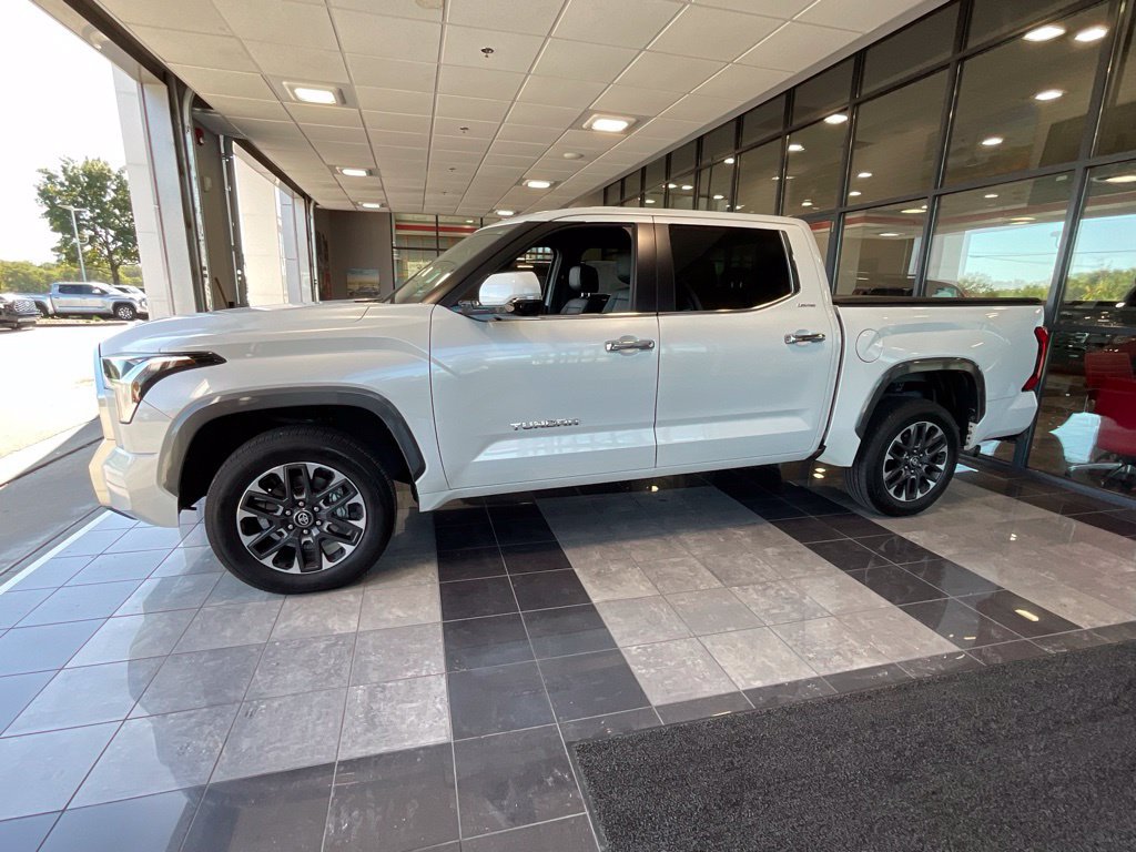 Used 2025 Toyota Tundra Limited AWD/4WD image 3
