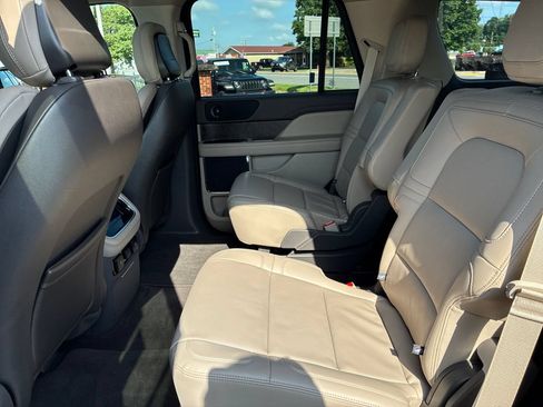 Used 2023 Lincoln Navigator 4WD image 16