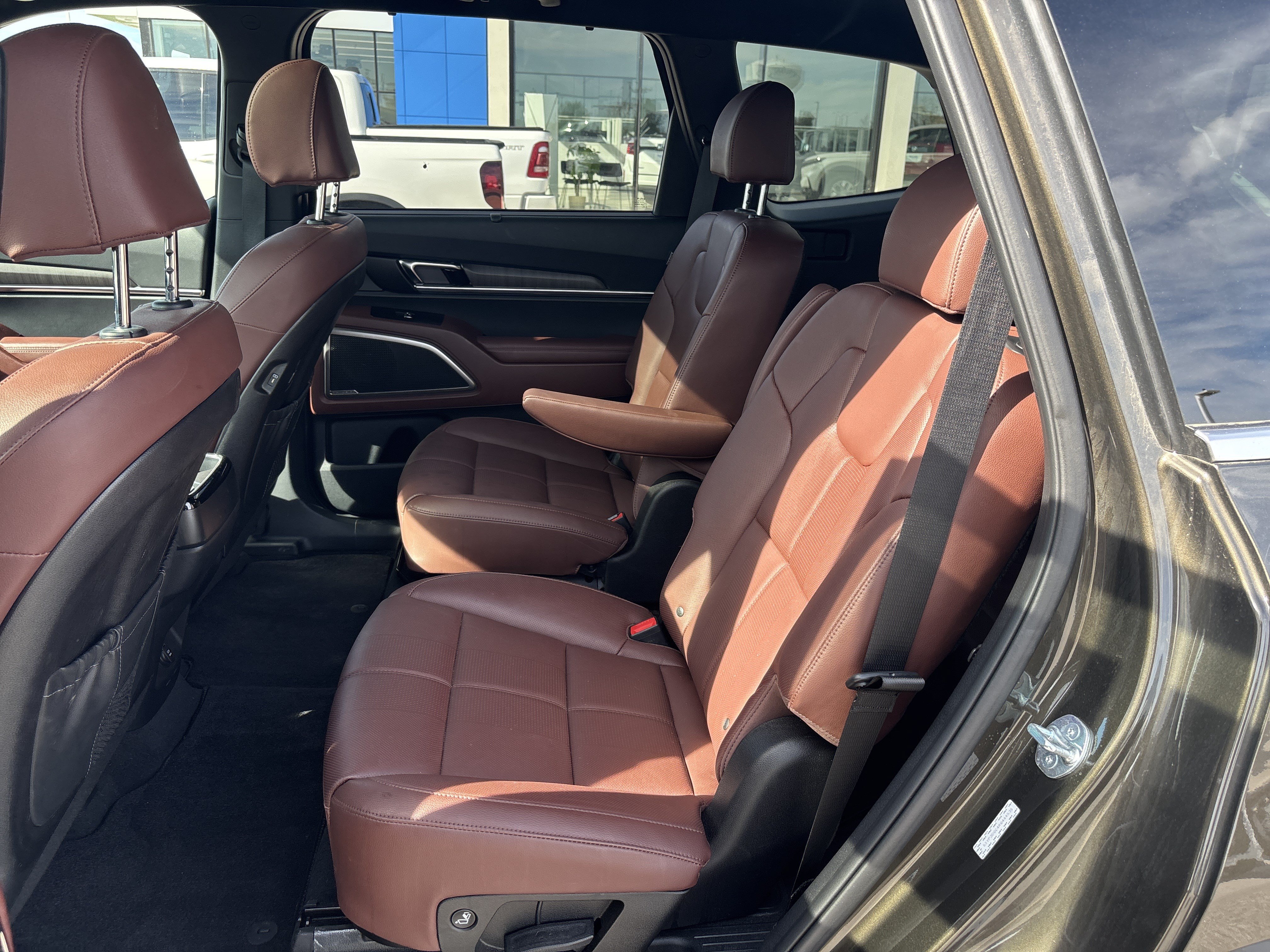 Used 2024 Kia Telluride EX w/ EX Captain's Chair Package AWD/4WD image 24