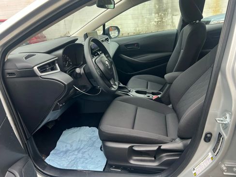 Used 2025 Toyota Corolla LE FWD image 28