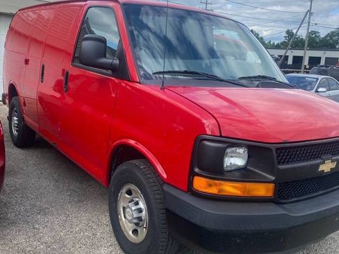 Used 2010 Chevrolet Express 3500 RWD image 2