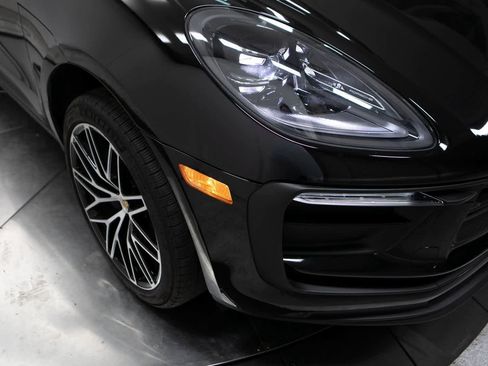 Certified 2025 Porsche Macan image 12