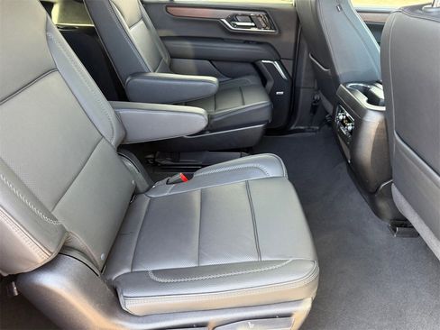 Used 2025 GMC Yukon XL Denali image 27