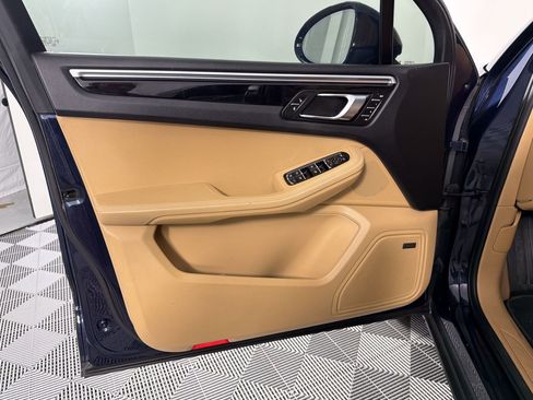 Used 2018 Porsche Macan AWD/4WD image 13