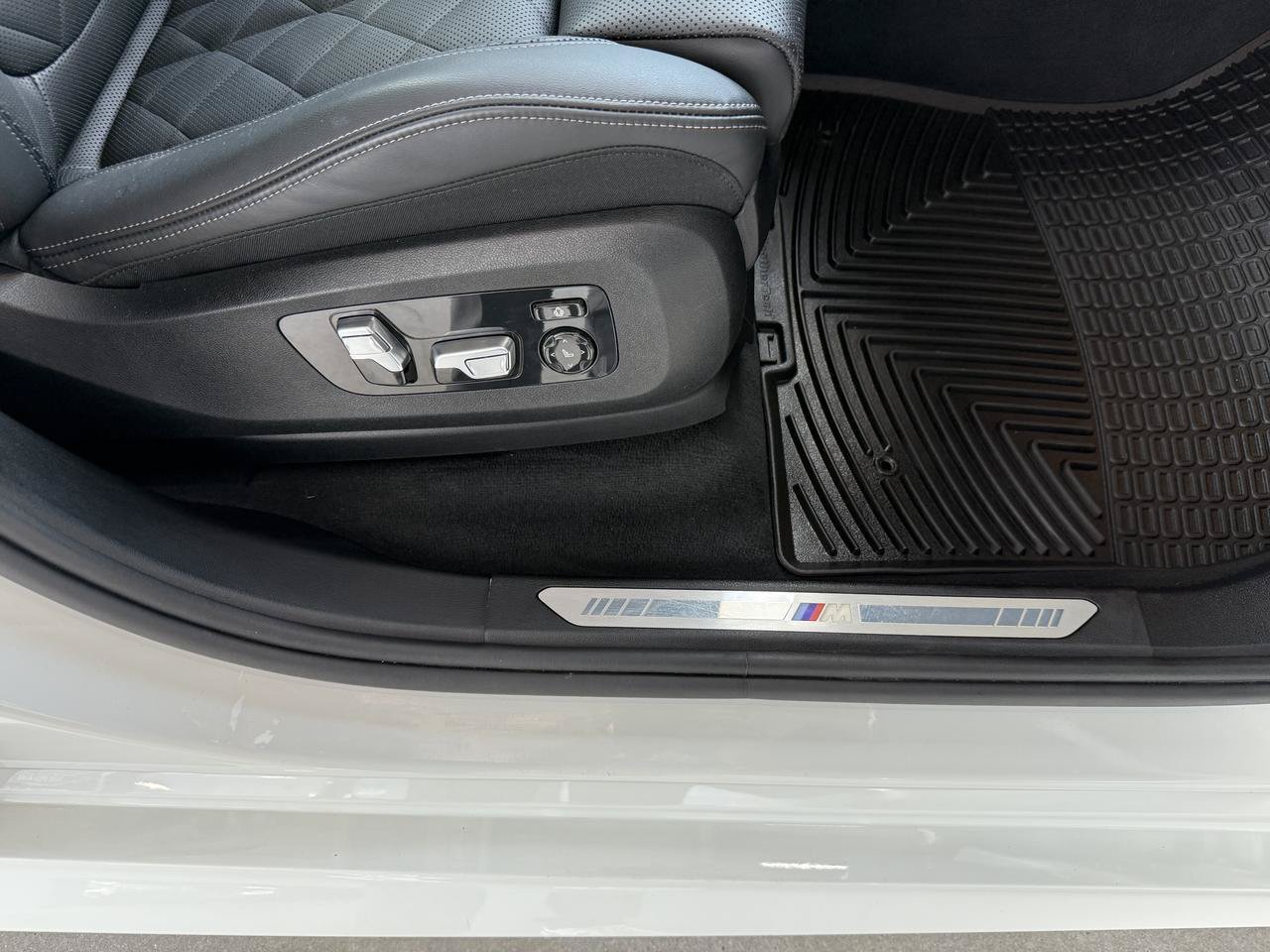 Used 2024 BMW X5 xDrive40i w/ M Sport Package AWD/4WD image 33