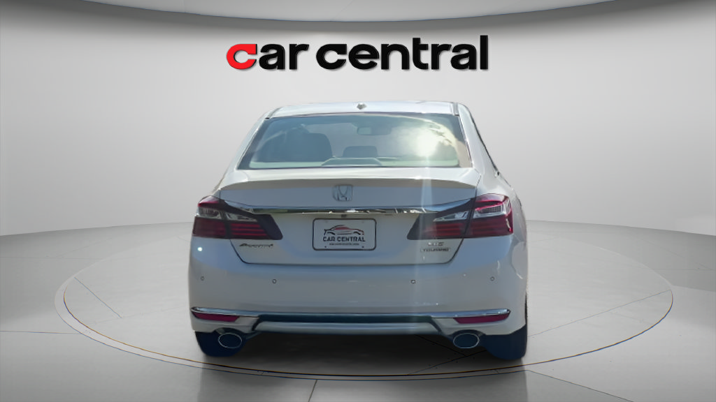 Used 2017 Honda Accord Touring image 5