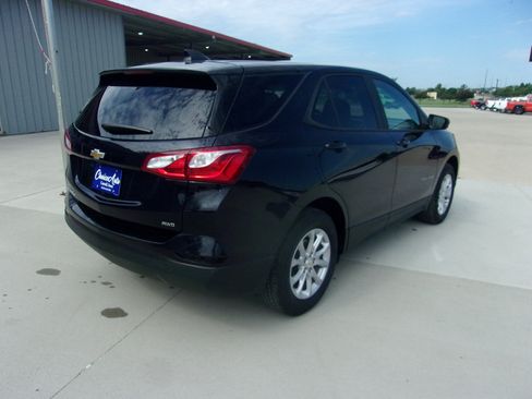 Used 2020 Chevrolet Equinox LS w/ LS Convenience Package AWD/4WD image 3