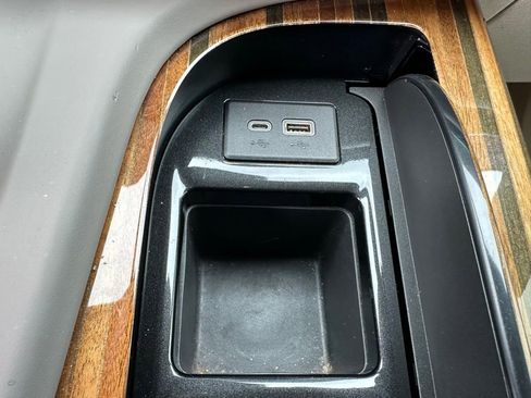 Used 2022 Cadillac Escalade Sport Platinum RWD image 32