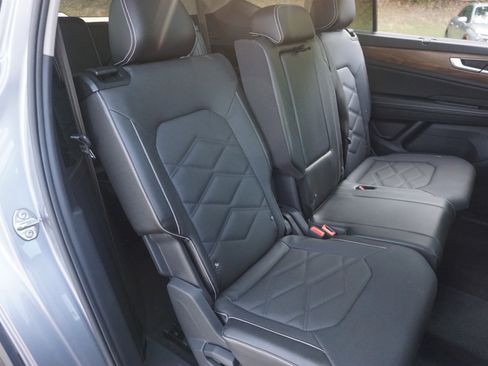 Used 2024 Volkswagen Atlas SE w/ Panoramic Sunroof Package image 23