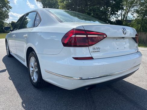 Used 2018 Volkswagen Passat 2.0T S w/ Driver Assistance Package FWD image 3