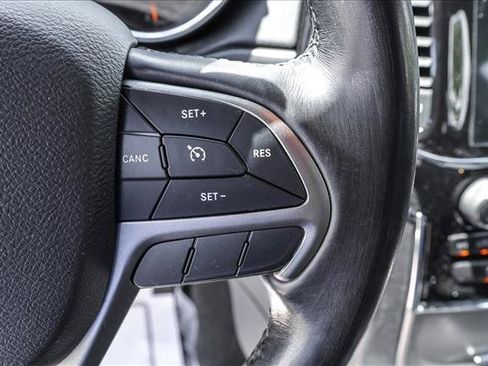 Used 2020 Jeep Grand Cherokee Limited w/ Luxury Group II AWD/4WD image 17