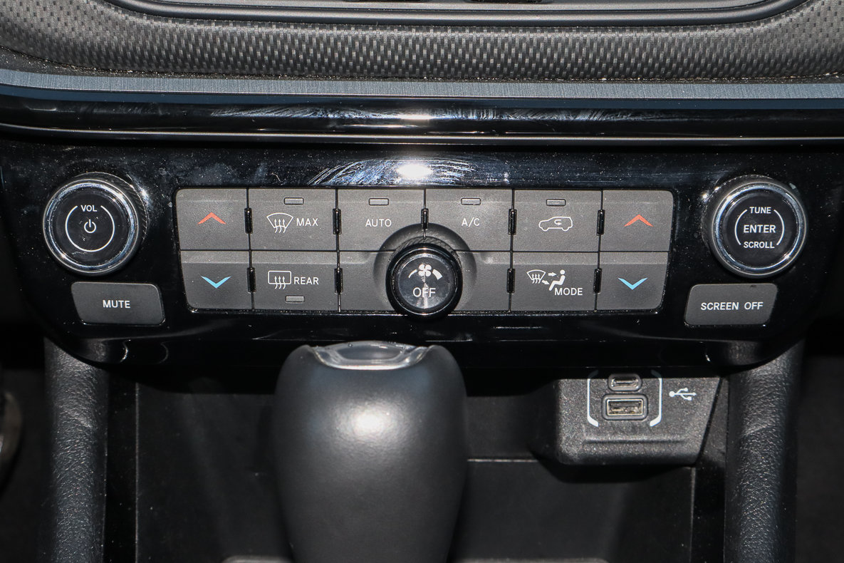 Used 2024 Jeep Compass Trailhawk AWD/4WD image 11