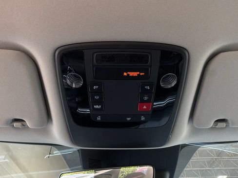 Used 2026 Kia Carnival FWD image 18