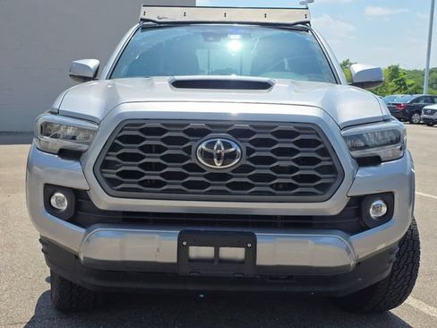 Used 2020 Toyota Tacoma TRD Sport w/ TRD Premium Sport Package AWD/4WD image 5