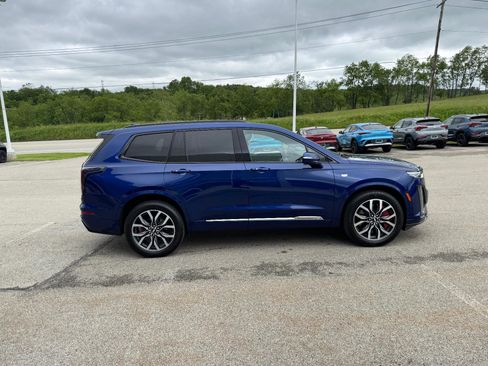 Used 2025 Cadillac XT6 Sport w/ Platinum Package image 6