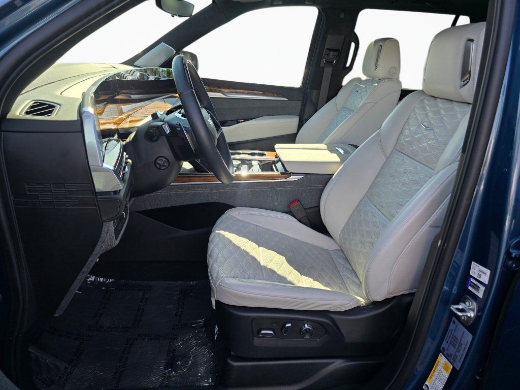 Used 2025 Cadillac Escalade Sport Platinum AWD/4WD image 12