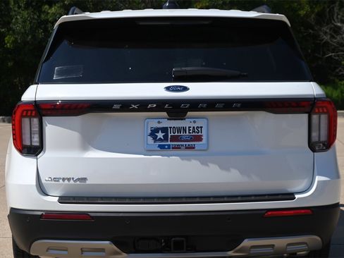 New 2025 Ford Explorer Active w/ Active Comfort Package image 29