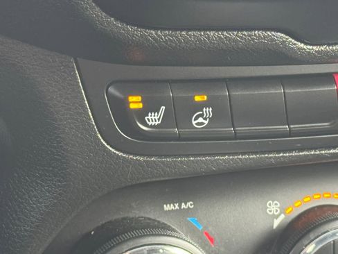 Used 2015 Jeep Renegade Limited image 4