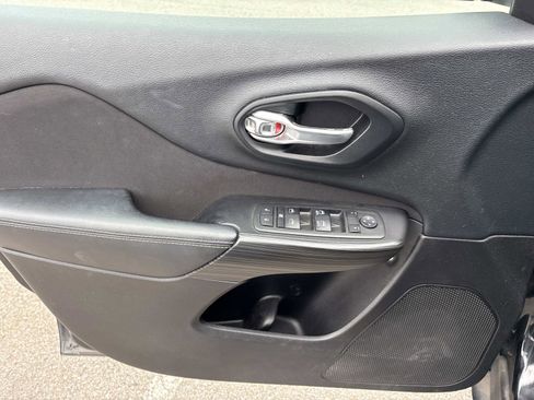 Used 2014 Jeep Cherokee Altitude w/ Comfort/Convenience Group image 12