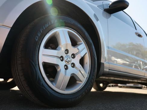 Used 2009 Dodge Caliber SXT image 29