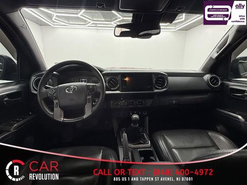 Used 2018 Toyota Tacoma TRD Sport AWD/4WD image 12