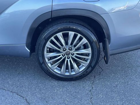 Used 2022 Toyota Highlander Platinum image 10