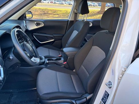 Used 2025 Kia Soul LX w/ LX Technology Package image 31