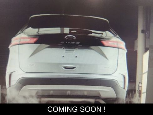 Used 2024 Ford Edge SEL w/ Convenience Package image 11