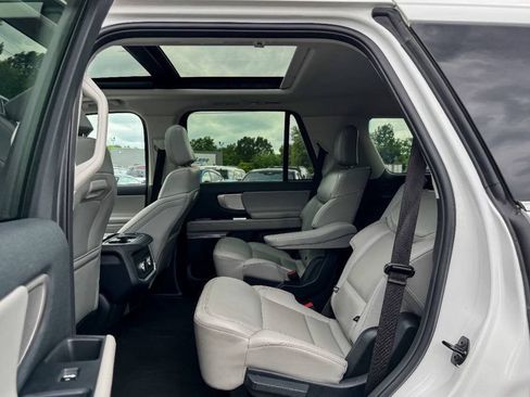 Used 2025 Ford Expedition Active AWD/4WD image 23