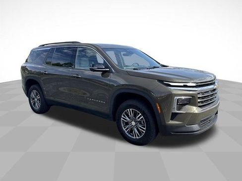 Used 2024 Chevrolet Traverse LT FWD image 3