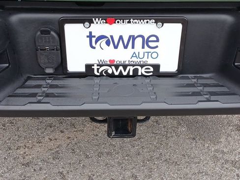 Used 2024 Nissan Frontier SL image 28